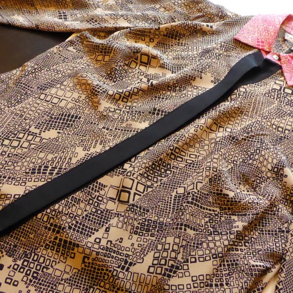 Trina Turk Meadows Top Button-up Silk Blouse Shirt Pink Tan Black Geo Pattern SM - Picture 9 of 15